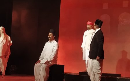 सूरसदन में जीवंत हुआ संघ स्थापना का इतिहास, डॉ. हेडगेवार महानाट्य ने राष्ट्रभक्ति से सराबोर किया वातावरण, 50 से अधिक कलाकारों के प्रभावशाली अभिनय ने दर्शकों को बांधा, शताब्दी वर्ष पर संघ की प्रेरक यात्रा का भव्य मंचन