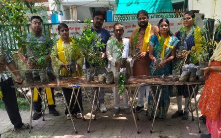 आगरा की आवास विकास कॊलोनी में जन कल्याण समिति ने वितरित किए 100 से अधिक पौधे