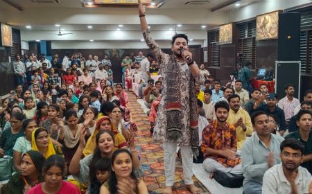 श्याम नाम में डूबा आगरा, भजनों की अमृतवर्षा में देर रात तक झूमते रहे श्रद्धालु, श्याम अरदास संकीर्तन में उमड़ा आस्था का सैलाब, देशभर से आए भजन गायकों ने बांधा समां