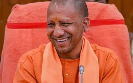 विकास कार्यों की गंभीर समीक्षा के बीच मुख्यमंत्री का हल्का-फुल्का अंदाज बना चर्चा का विषय, विधायक चौ. बाबूलाल और सांसद नवीन जैन पर ली ऐसी चुटकी कि हंस पड़ा पूरा सभागार   