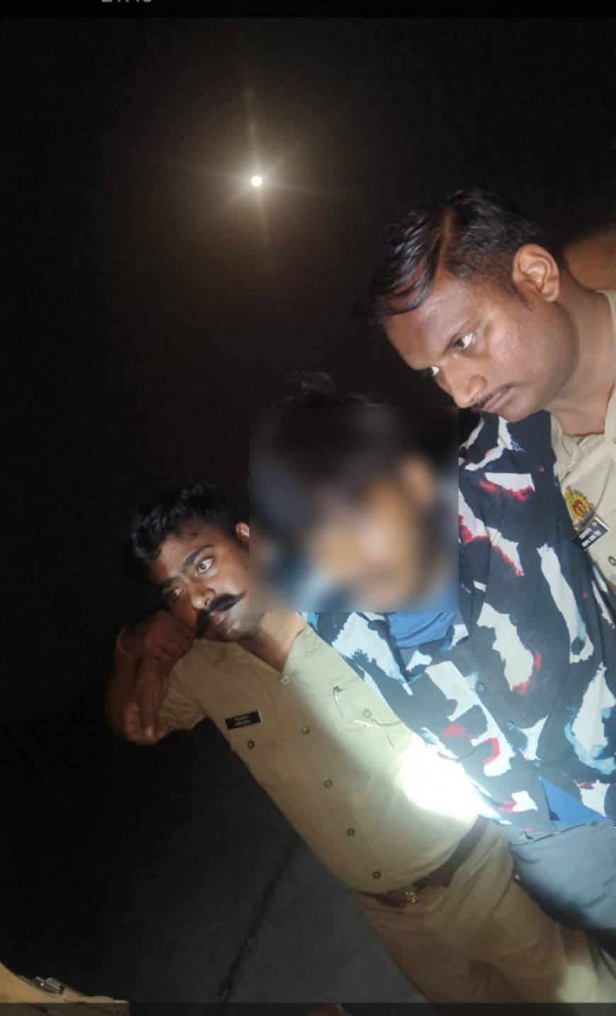 आगरा के खेरागढ़ क्षेत्र में भिलावली फायरिंग कांड के दो अभियुक्तों से पुलिस की मुठभेड़, मुख्य आरोपी के पैर में लगी गोली, दोनों बदमाश दबोचे गये