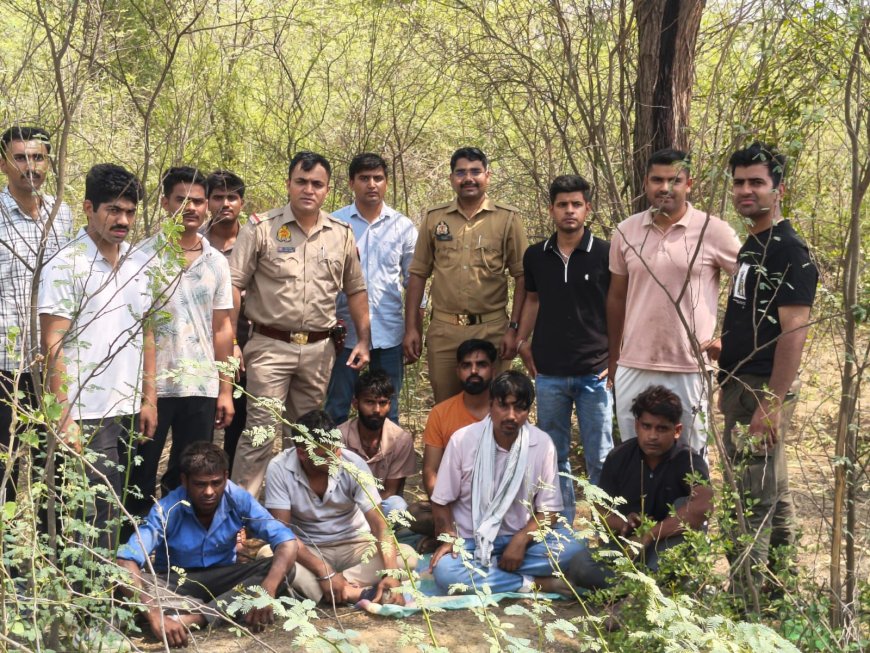 जंगल में सजी थी जुए की महफिल, सिकंदरा पुलिस का छापा; 6 जुआरी गिरफ्तार