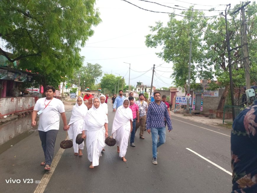 आचार्यश्री इन्द्रनंदी जी महाराज एवं गणिनी आर्यिका विशुद्धमति माताजी ससंघ का आगरा में मंगल प्रवेश