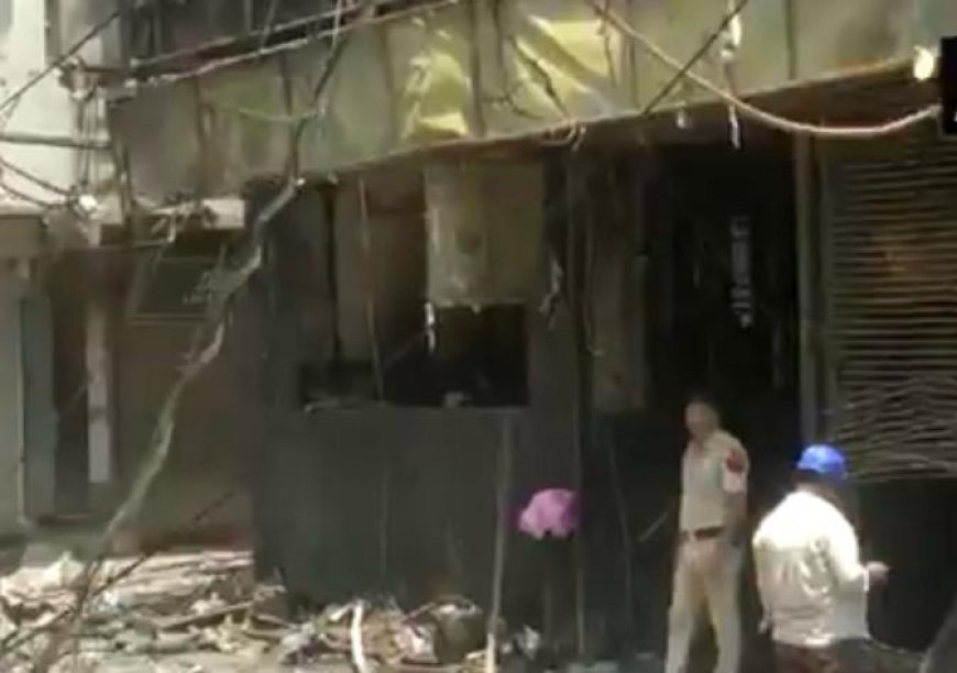 दिल्ली के मालवीय नगर में रेस्टोरेंट में लगी आग ने ली 21 जिंदगियां, पूरी इमारत बनी मौत का जाल
