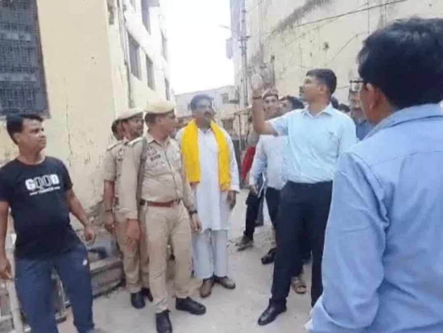 नाले पर खड़ा स्कूल, नीचे बहता पानी, बालूगंज पहुंच डीएम मनीष बंसल भी रह गए हैरान