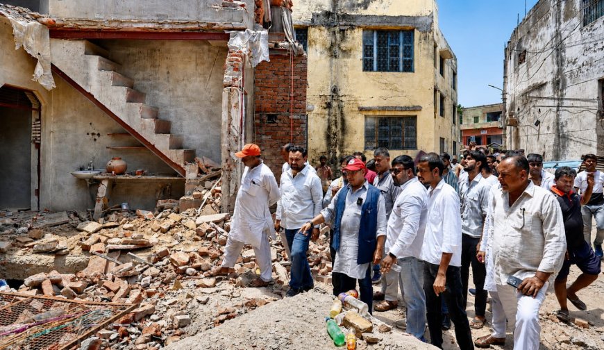 आगरा में बारिश के दौरान दलितों के मकान ढहने के मामले में सपा ने प्रशासन को घेरा, डीएम ने दिया दो दिन में राहत का आश्वासन