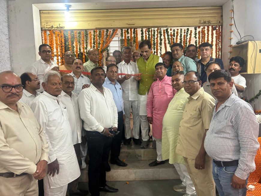 व्यापारियों को मिला नया शक्ति केंद्र: आगरा व्यापार मंडल कार्यालय का शुभारंभ, अब यहीं से उठेगी कारोबारियों की आवाज, प्रदेश अध्यक्ष मुकुंद मिश्रा ने किया उद्घाटन