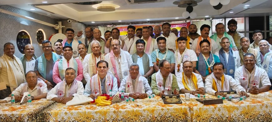 व्यापारियों की एकजुटता का शक्ति प्रदर्शन: आगरा व्यापार मंडल के शपथ ग्रहण समारोह में संगठन को मिली नई ऊर्जा