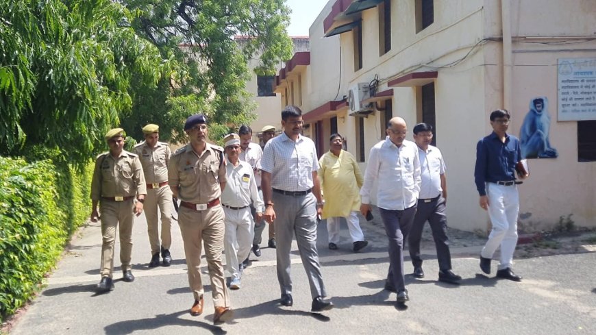 यूपी पुलिस भर्ती परीक्षा शुरू, आगरा के 28 केंद्रों पर कड़ी निगरानी में संपन्न हुई पहली पारी, मंडलायुक्त नागेंद्र प्रताप और जिलाधिकारी मनीष बंसल ने किया परीक्षा केंद्रों का निरीक्षण, दूसरी पारी की परीक्षा दोपहर 3 बजे से होगी
