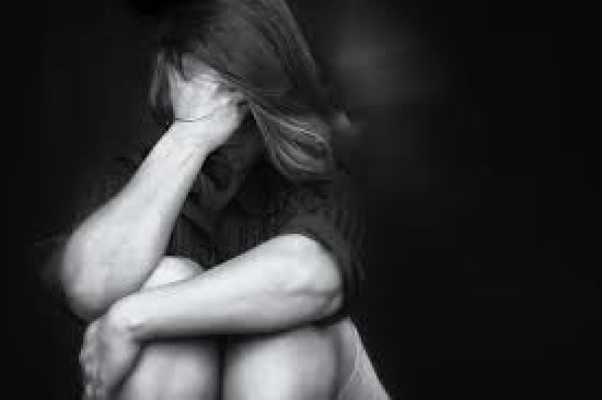 कोर्ट मैरिज का झांसा देकर बुलाया, सात माह की गर्भवती प्रेमिका को बरेली में डीएम दफ्तर के बाहर छोड़ भागा प्रेमी, रोती-बिलखती युवती ने प्रशासन से लगाई न्याय की गुहार