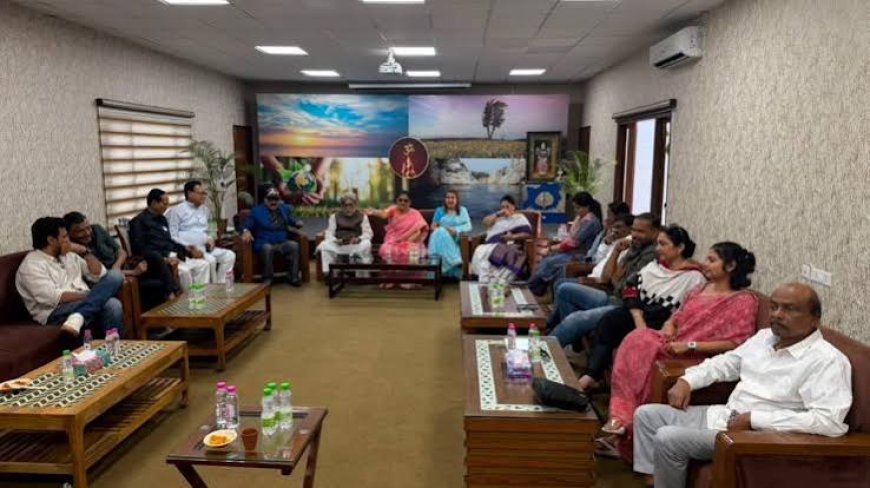 भूपेन्द्र यादव के घर फिर हुई बैठक,  स्पीकर से मिले टीएमसी के बागी सांसद, कीर्ति आजाद, सागरिका घोष भी मिले