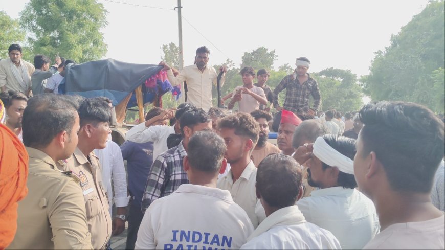 आगरा के फतेहाबाद क्षेत्र में रफ्तार का खूनी तांडव: तेज रफ्तार थार ने छीनी युवक की जिंदगी, ग्रामीणों ने शव रखकर सड़क पर लगाया जाम