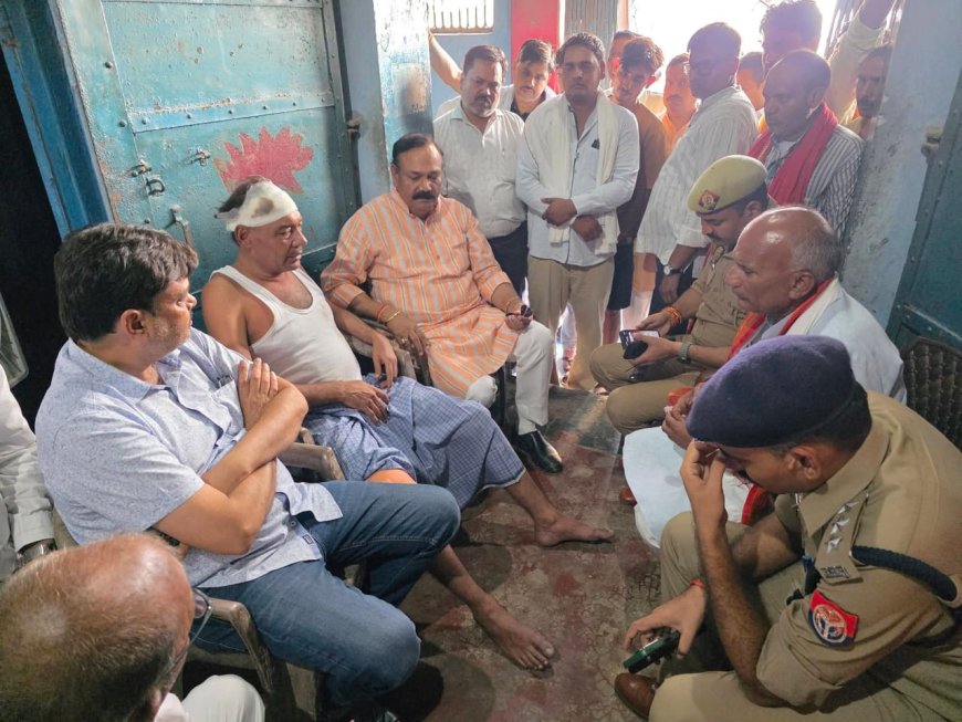जरार डकैती कांड के पीड़ित परिवार से मिले सांसद राजकुमार चाहर, बोले-अपराधी बचेंगे नहीं