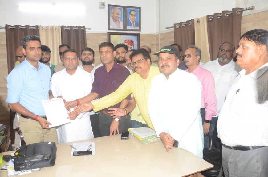 स्ववित्तपोषित महाविद्यालयों का विश्वविद्यालय पर बड़ा प्रहार: 'वादे निभाओ, शोषण बंद करो, पेनल्टी माफी से लेकर सेमेस्टर प्रणाली खत्म करने तक उठीं मांगें, कॉलेज संचालकों ने अल्पकालीन धरना देकर रजिस्ट्रार को सौंपा ज्ञापन