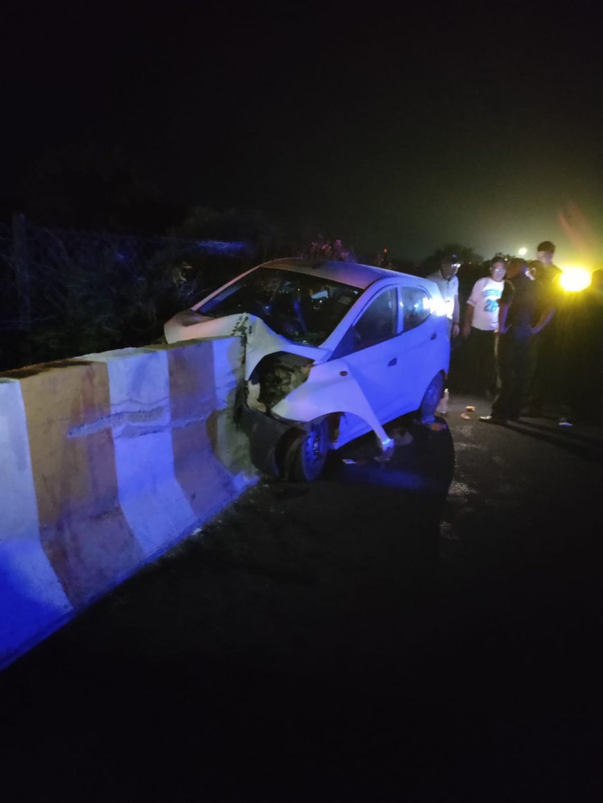 आगरा-लखनऊ एक्सप्रेसवे पर फतेहाबाद क्षेत्र में कुछ घंटों के भीतर तीन सड़क हादसे: कहीं खराब बस से टकराई पिकअप तो कहीं चालक को नींद पड़ी भारी, एक कार पुलिया में जा घुसी, कई लोग घायल