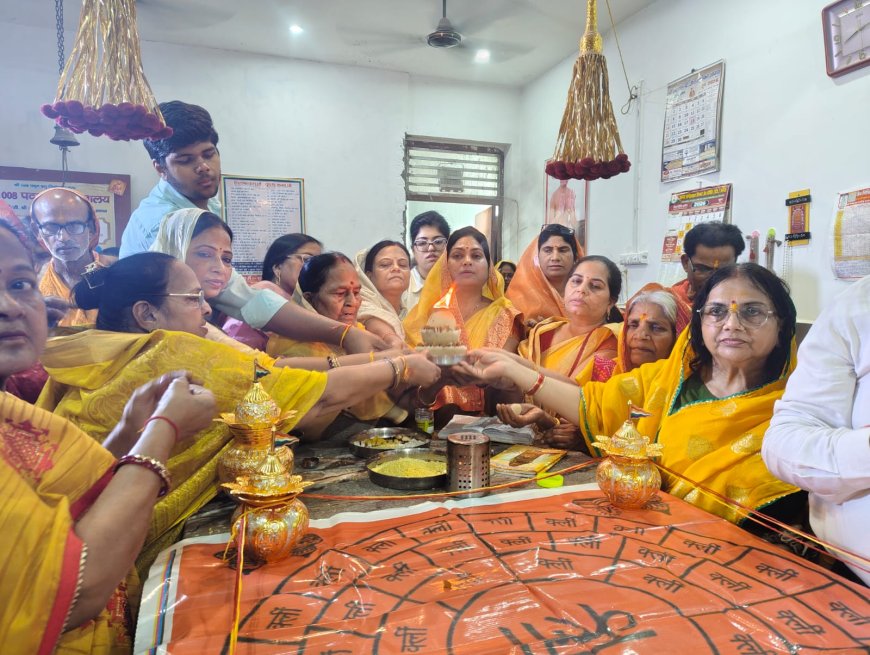 आगरा में 48 दिवसीय भक्तामर दीप अर्चना का समापन: श्रद्धा, भक्ति में डूबा रहा पद्मप्रभु जिनालय