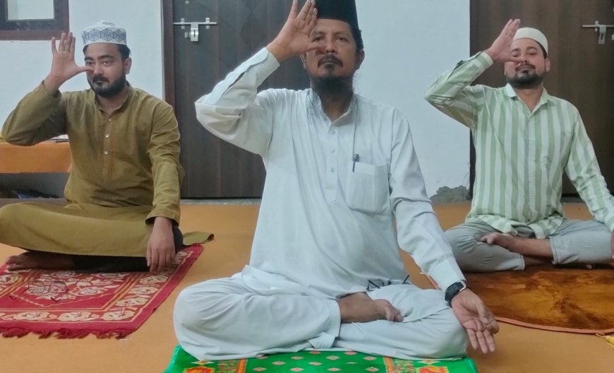 मौलाना शहाबुद्दीन रजवी बोले- योग को धर्म से जोड़ना अज्ञानता की निशानी,  अंतरराष्ट्रीय योग दिवस पर ग्रैंड मुफ्ती हाउस में किया योग, बोले- सदियों पहले सूफिया भी रूहानी साधना से पहले कराते थे योग