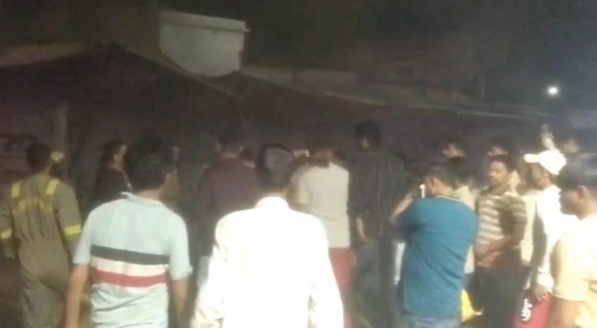 बिजलीघर मार्केट में आधी रात अग्निकांड, एक दुकान जलकर भस्म, दमकल ने एक घंटे में पाया काबू