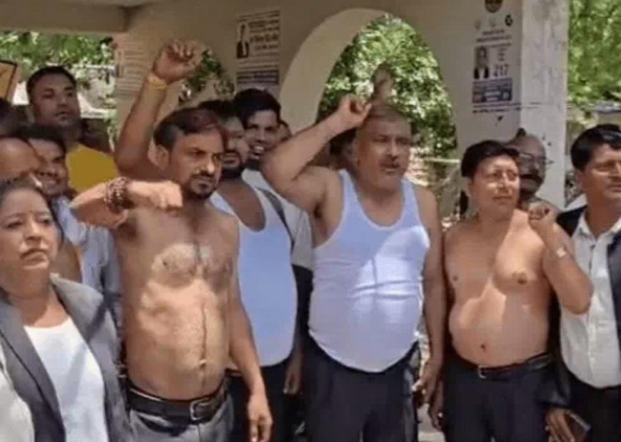 ई-रजिस्ट्री पर बवाल, आगरा में 9वें दिन भी वकीलों की हड़ताल, किया अर्धनग्न प्रदर्शन