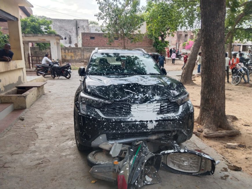 फतेहपुर सीकरी में रफ्तार का कहर! कार की टक्कर से स्कूटी सवार गंभीर घायल, दोपहिया के फंसने पर एक किलोमीटर तक घसीटता ले गया कार चालक