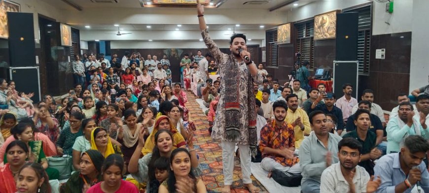श्याम नाम में डूबा आगरा, भजनों की अमृतवर्षा में देर रात तक झूमते रहे श्रद्धालु, श्याम अरदास संकीर्तन में उमड़ा आस्था का सैलाब, देशभर से आए भजन गायकों ने बांधा समां