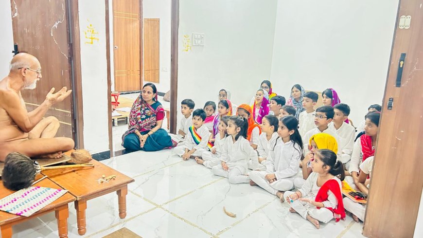 आगरा के श्री शान्तिनाथ दिगम्बर जैन मंदिर की धर्मसभा में गूंजा णमोकार मंत्र का संदेश, आचार्य निर्भय सागर ने बताया आत्मा के शत्रुओं पर विजय का मार्ग