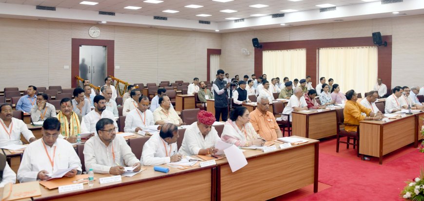 ग्रामीण विकास को मिलेगी रफ्तार, सीएम योगी ने सांसद-विधायकों के प्रस्तावों पर तत्काल कार्रवाई के दिए निर्देश