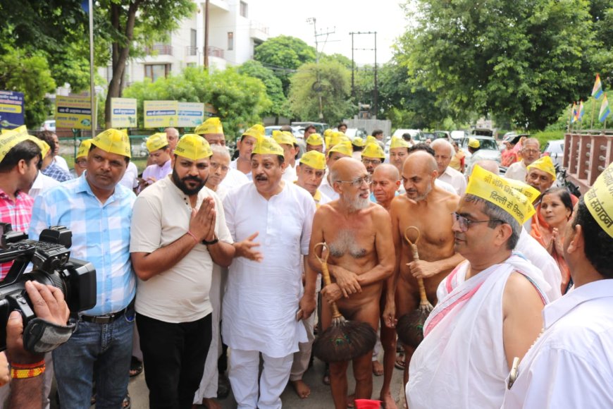 आगरा के जयपुर हाउस जैन मंदिर में आचार्य निर्भयसागर ससंघ का मंगल प्रवेश, नेमि गिरनार धर्मयात्रा का पुष्पवर्षा से स्वागत