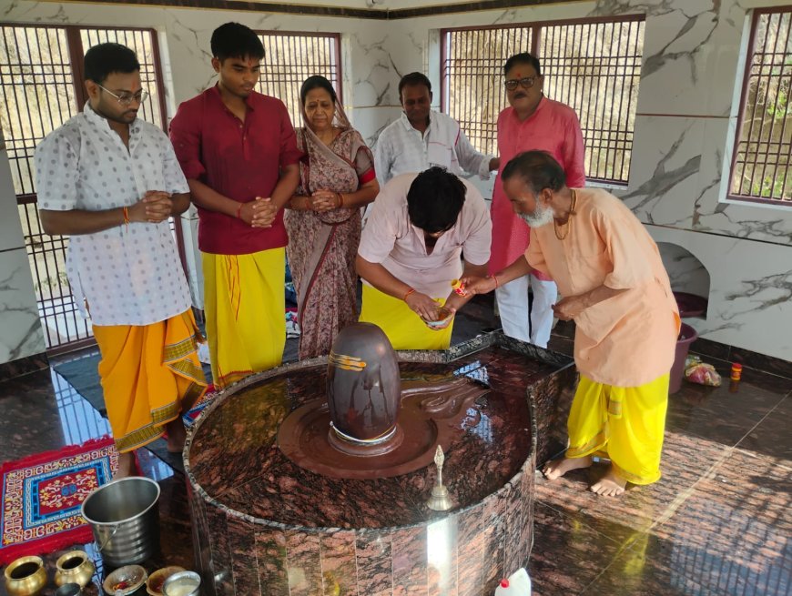 शनि प्रदोष पर बटेश्वर के परमार्थ धाम में हुआ रुद्राभिषेक, विप्र, धेनु, सुर और संत पूजन भी हुआ