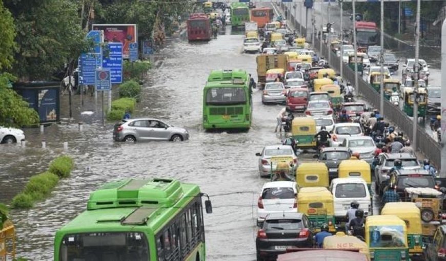 मानसून ने पकड़ी रफ्तार, 17 राज्यों में भारी बारिश का अलर्ट; पूर्वोत्तर में बाढ़ और भूस्खलन से बिगड़े हालात