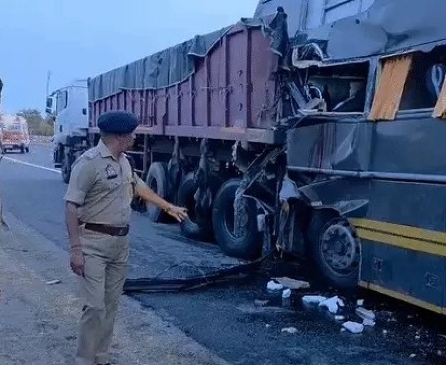 यमुना एक्सप्रेसवे पर राया कट के पास भीषण हादसा: ट्रेलर में घुसी वोल्वो बस, चार यात्रियों की मौत, 20 से अधिक घायल