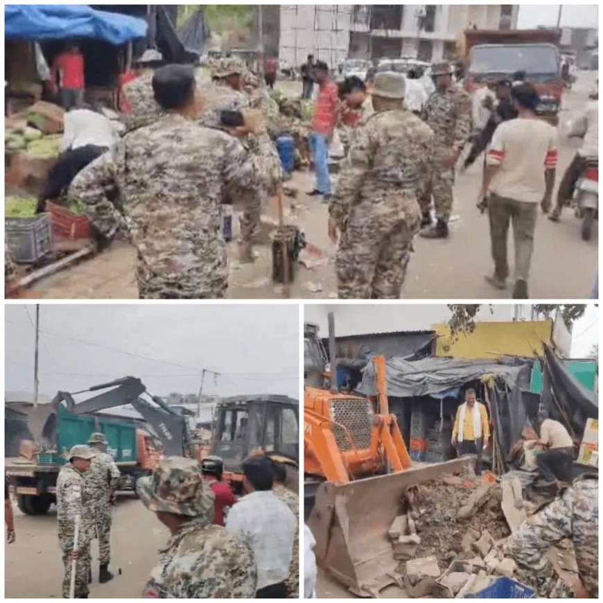 आगरा में अवैध सब्जी मंडी पर चला बुलडोजर, एक किलोमीटर सड़क अतिक्रमण मुक्त,  पुलिस तैनात