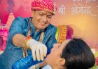 ओडिशा के कांटाबाजी में सजे श्याम दरबार में हजारों ने मनौना धाम के महंत ओमेंद्र चौहान के हाथों ग्रहण किया जल