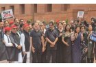 विपक्षी सांसदों ने सरकार के खिलाफ प्रदर्शन किया,  बल प्रयोग को लेकर गृह मंत्री से मांगा जवाब, जोरदार नारेबाजी