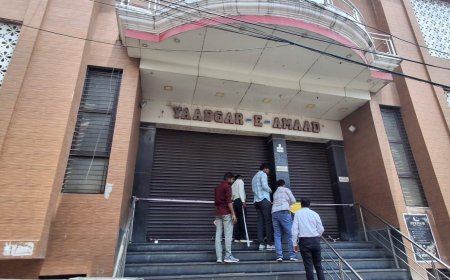तौकीर-आजम के करीबी पर प्रशासन का शिकंजा, 25 साल पुराना अवैध बरातघर 'यादगार-ए-आमद' सील