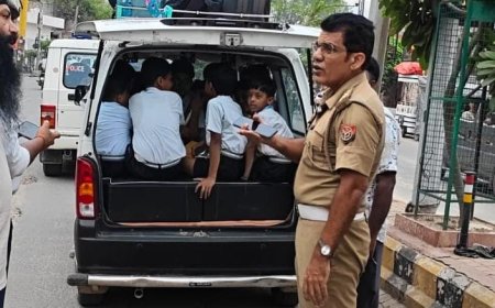 आगरा में स्कूल वाहनों पर पुलिस ने कसा शिकंजा, 15 दिवसीय अभियान के पहले ही दिन 34 पर कार्रवाई