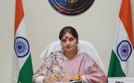 यूपी में स्कूल-कॉलेज और कोचिंग जाने वाली छात्राओं की सुरक्षा को लेकर महिला आयोग अध्यक्ष डॉ. बबिता सिंह चौहान के जिलाधिकारियों और पुलिस कप्तानों को निर्देश, संस्थानों व मार्गों के सीसीटीवी कैमरे जांचें, पुलिस गश्त बढ़ाएं और नोडल अधिकारी तैनात करें
