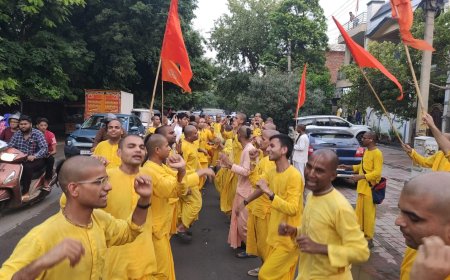 आगरा में हरिनाम संकीर्तन की गूंज, श्रीजगन्नाथ रथयात्रा के लिए इस्कॉन ने निकाली आमंत्रण यात्रा