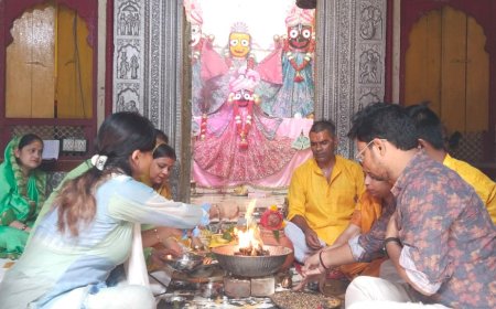 आगरा के यमुना किनारे स्थित श्रीजगन्नाथ मंदिर में 14 दिन बाद नवयौवन स्वरूप में हुए प्रभु के प्रथम दर्शन