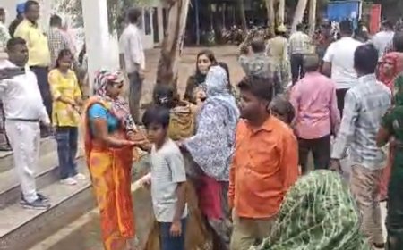 जमीन विवाद पर छावनी परिषद में बवाल, महिला ने खुद पर उड़ेला पेट्रोल, मची अफरा-तफरी