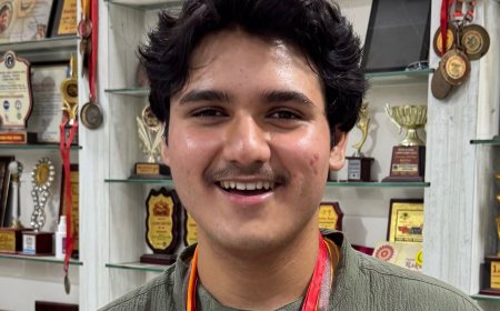 पेंटिंग के 'वंडर बॉय' अयान राघव अब बनेंगे डॉक्टर, NEET-2026 में पाई 1807वीं रैंक, अब ब्रश के साथ स्टेथोस्कोप भी बनेगा पहचान
