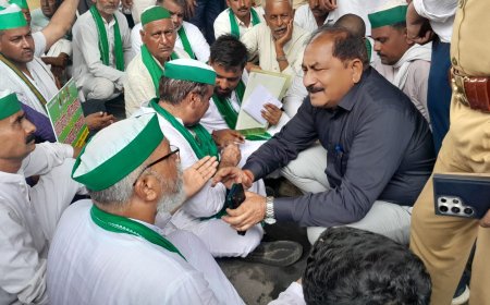 ट्रैक्टर मार्च पर पुलिस की रोक से भड़के किसान: सड़क पर धरना, प्रशासन से तीखी तकरार, 27 जुलाई को डीएम संग होगी निर्णायक वार्ता
