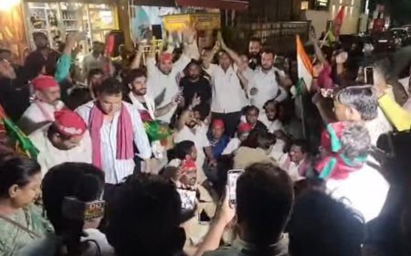 दिल्ली में अखिलेश यादव की हिरासत पर आगरा में सपाई रोड पर उतरे, फतेहाबाद रोड पर लगाया जाम, पुलिस से नोकझोंक