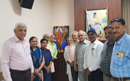 कारगिल विजय की गूंज से गूंजा माधव भवन, संस्कार भारती की नमन काव्य गोष्ठी में कवियों ने वीर शहीदों को किया नमन