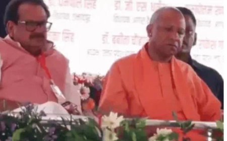 सीएम योगी की समीक्षा बैठक में विकास पर मंथन, इंटरनेशनल स्टेडियम और यमुना बैराज की मांग हुई तेज