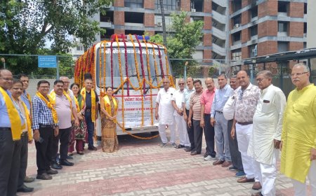 वेकमेट फाउंडेशन ने आगरा की श्री क्षेत्र बजाजा कमेटी को सौंपा शव वाहन