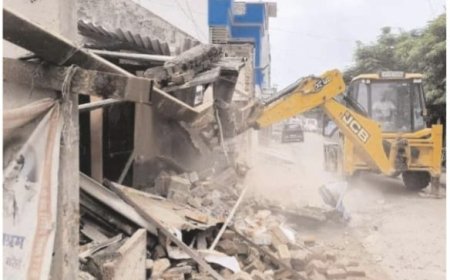 पार्क की जमीन पर बनी कामधेनु गौशाला पर चला बुलडोजर, बरेली में विकास प्राधिकरण की बड़ी कार्रवाई