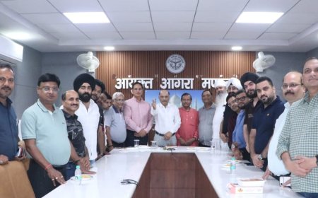 टीटीजेड पर प्रभावी पैरवी के लिए नेशनल चैंबर और औद्योगिक संस्थाओं ने किया मंडलायुक्त का सम्मान, बोले- प्रस्तावित न्यू आगरा अर्बन में आईटी सिटी विकसित कराने का प्रयास करेंगे, उद्यमियों ने जूता मंडी के विकास और चर्म उद्योग के लिए सुविधाओं की मांग भी उठाई