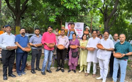 पक्षियों के लिए आगे आया लीडर्स आगरा, जलपात्र वितरण कर जल संरक्षण और जीव सेवा का दिया संदेश