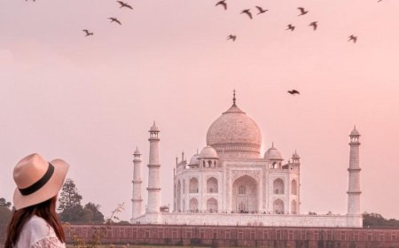 ₹1,000 की डील, ₹2,500 की मांग, ताजमहल में पर्यटक ने फोटोग्राफर पर लगाए आरोप